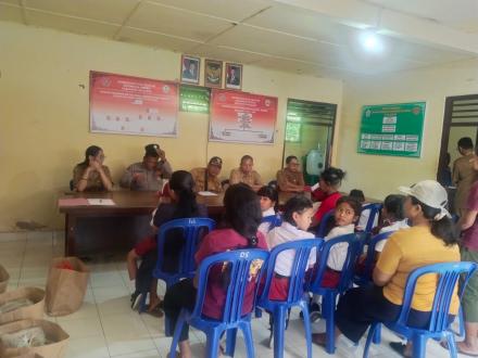 PENYERAHAN BANTUAN PERLENGKAPAN SEKOLAH 